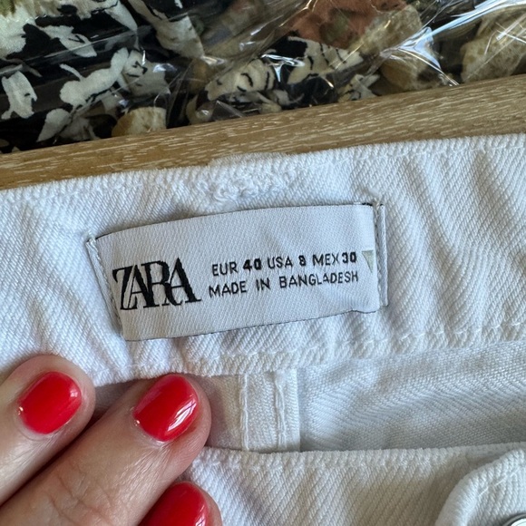 Zara straight leg size 8 raw hem with slit jeans like new condition - Picture 4 of 9